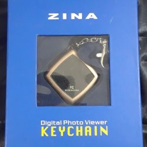 Zina Digital Photo Viewer Keychain